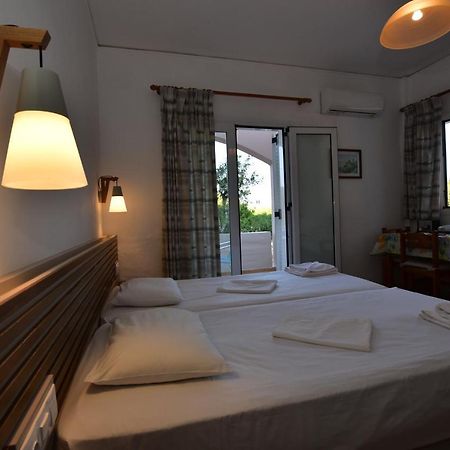 Morpheas Rooms Palaiochora Exteriör bild